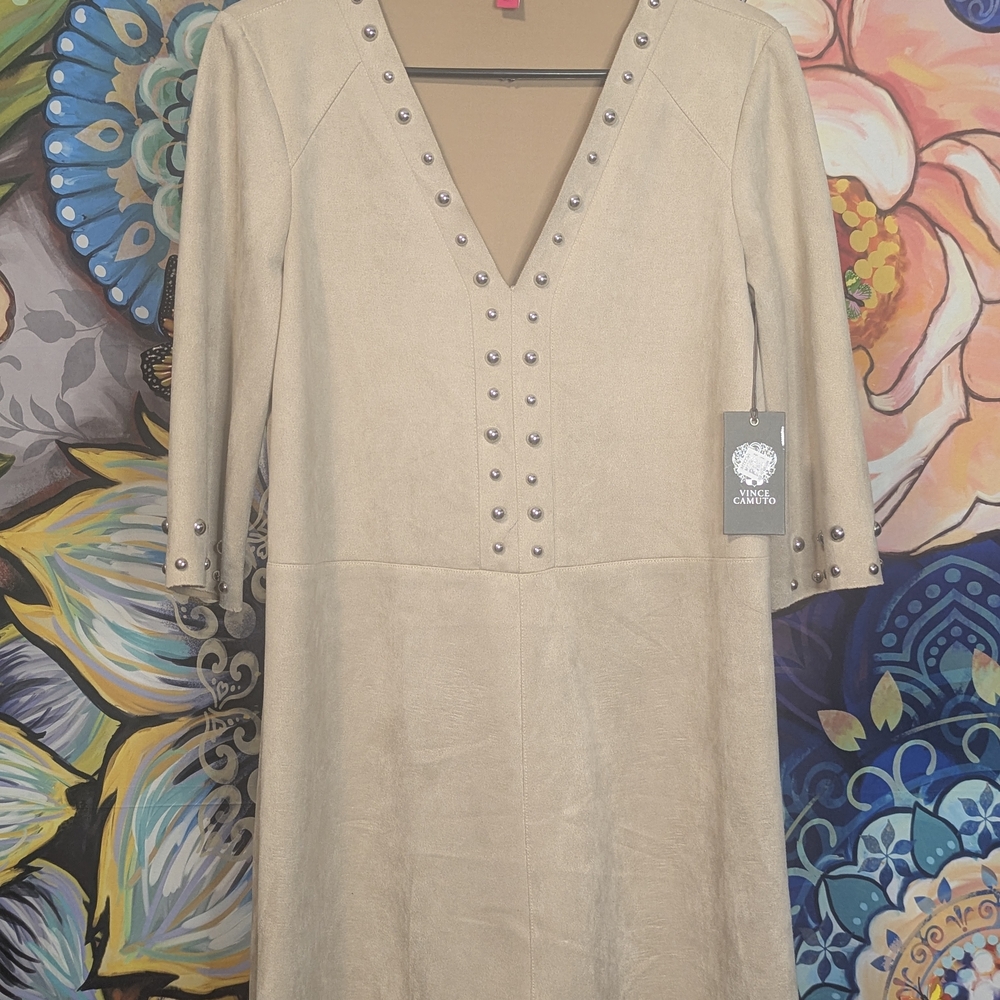 Vince Camuto Cream Mini Dress with V-Neck and 3/4 Bell Sleeves